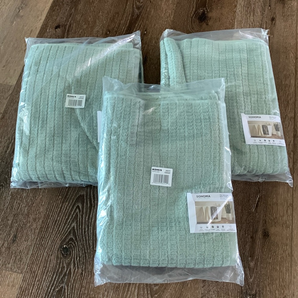 Sonoma Ultimate Bath Towel. Jadeite. Set of 3. 30” x 54”. Waffle Texture. New!